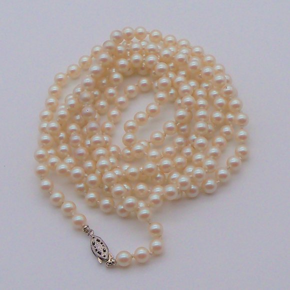3 Strands of Faux Pearls - Picture 6 of 6